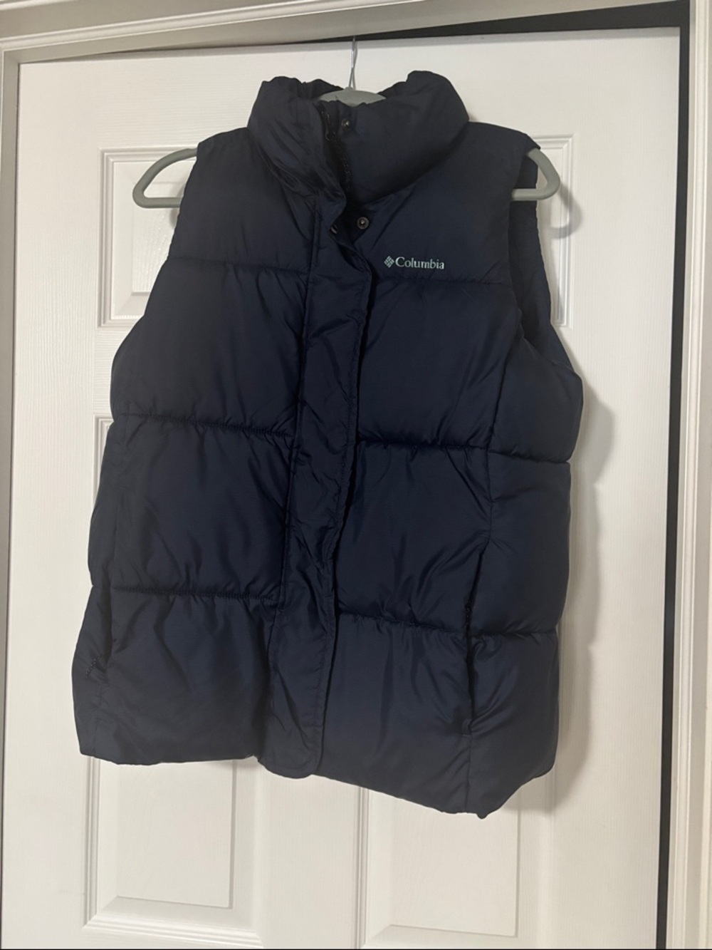 Columbia Women’s Navy Blue Puffer Vest Athleisure EUC Size L